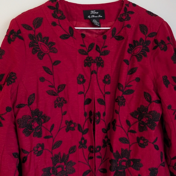 Trenz Women’s Large Silk Blend Embroidered Long Sleeve Red Black Jacket - Picture 2 of 10